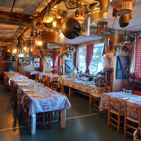 Montlo Relais Des Cerfs Hotel Cubieres Bagian luar foto
