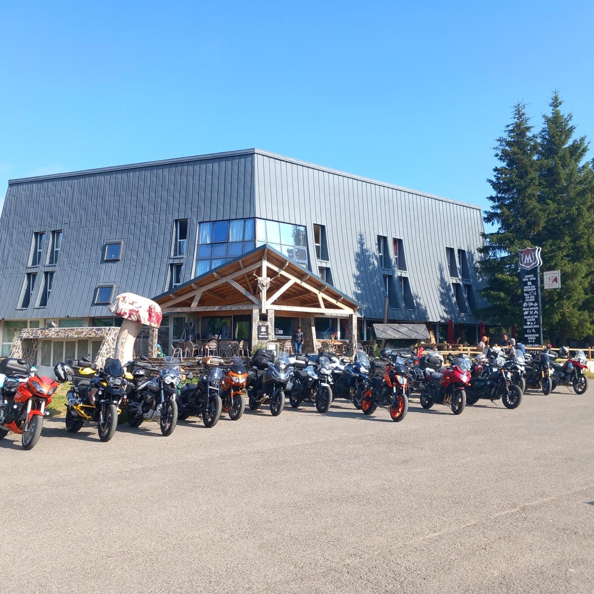 Montlo Relais Des Cerfs Hotel Cubieres Bagian luar foto